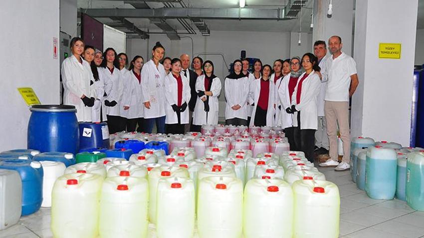 Manisa'da fabrika gibi okul! Yılda 2 milyon TL ciro yapıyor: Mezun olan meslek sahibi oluyor