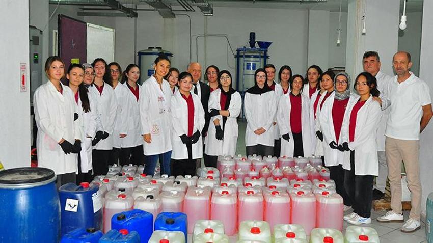Manisa'da fabrika gibi okul! Yılda 2 milyon TL ciro yapıyor: Mezun olan meslek sahibi oluyor