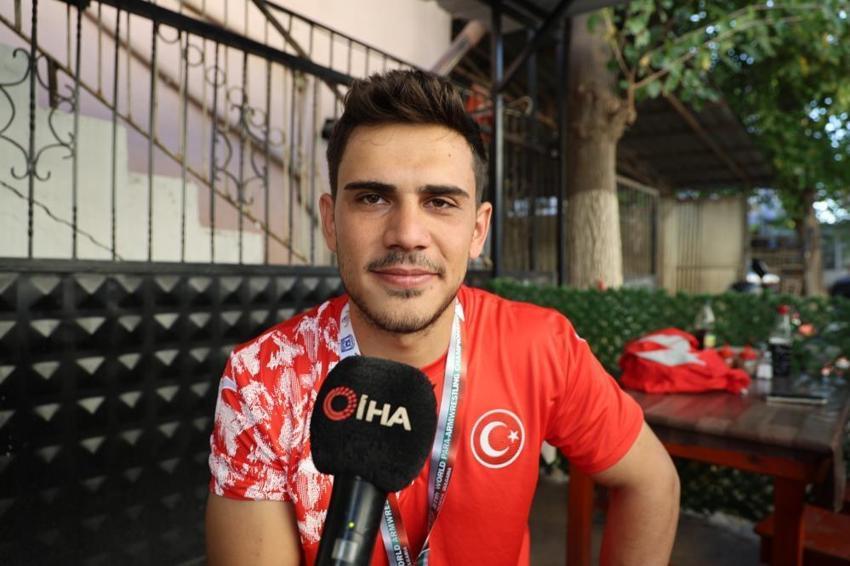 Adanalı genç kebap tezgahından dünya kürsüsüne çıktı! Bilek güreşinde rekor kırdı