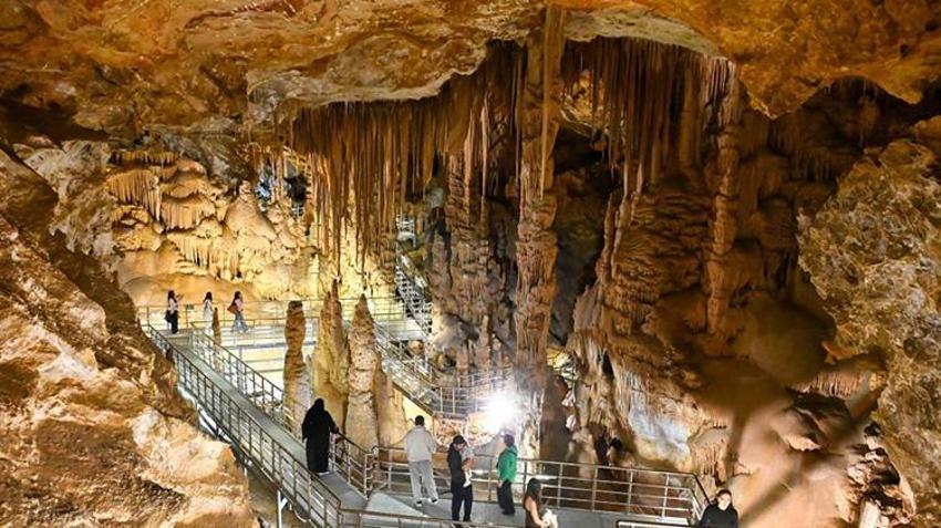 Gümüşhane'nin 'yeraltı sarayı' şifa dağıtıyor! 9 ayda 100 binden fazla ziyaretçi ağırladı