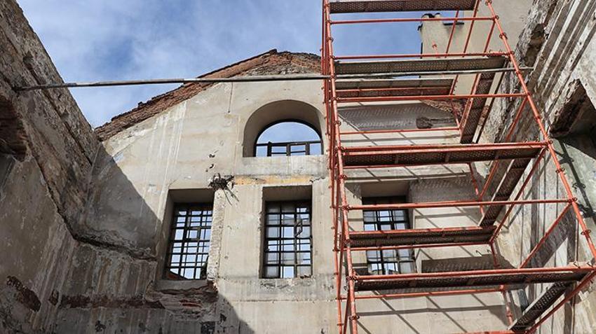Tütün deposu olarak kullanılan kilise dönüştürülüyor! Gençlerin yeni buluşma noktası olacak