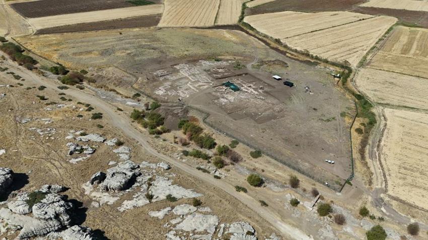 Diyarbakır'da dev arkeolojik keşif: 5 ve 11 bin yıllık 6 mezar bulundu!