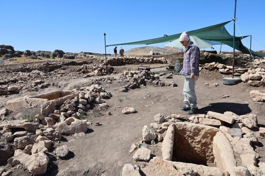 Diyarbakır'da dev arkeolojik keşif: 5 ve 11 bin yıllık 6 mezar bulundu!