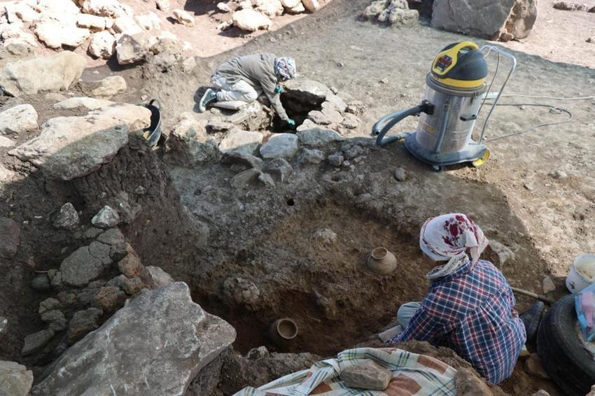 Diyarbakır'da dev arkeolojik keşif: 5 ve 11 bin yıllık 6 mezar bulundu!