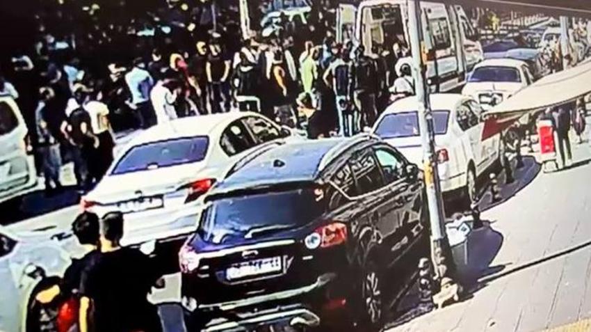 Bahçelievler'de korku dolu dakikalar! Anne ile kızı iki kişiyi bıçakladı biri öldü