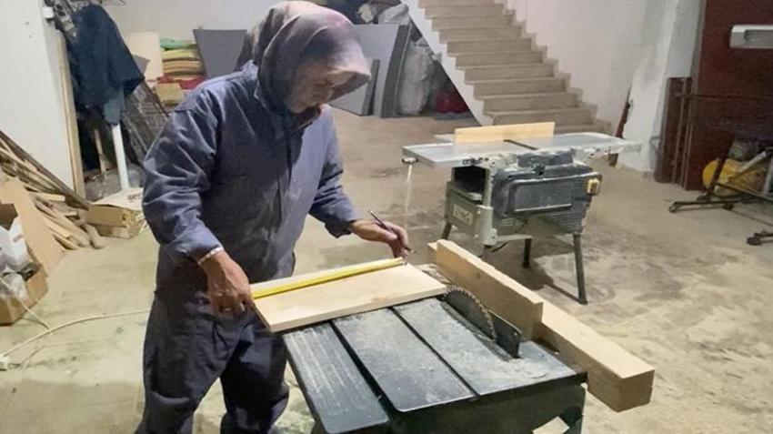 "Kadın işi değil" dediler! Atölyesini kapattı ama vazgeçmedi! Şimdi evinin bodrumunda tek başına üretiyor!