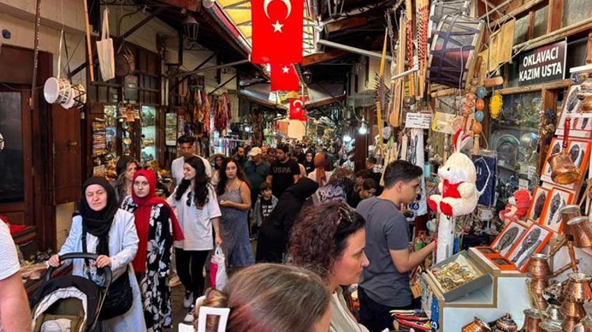 Gaziantep'in 500 yıllık senfonisi: Bakırcılar Çarşısı'nda çekiç sesleri turistleri büyülüyor!