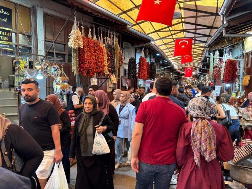 Gaziantep'in 500 yıllık senfonisi: Bakırcılar Çarşısı'nda çekiç sesleri turistleri büyülüyor!