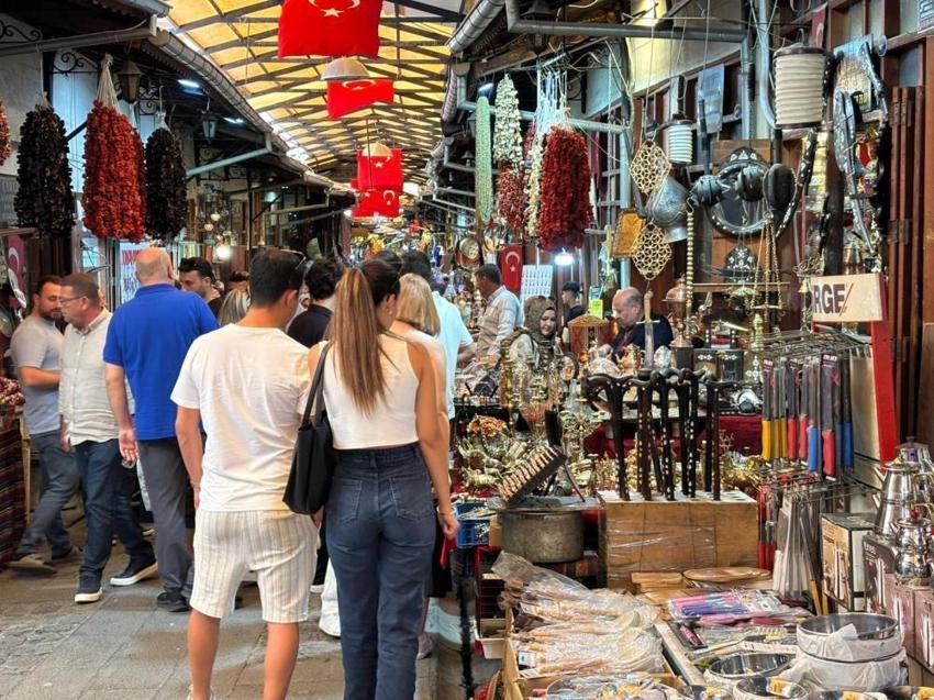 Gaziantep'in 500 yıllık senfonisi: Bakırcılar Çarşısı'nda çekiç sesleri turistleri büyülüyor!
