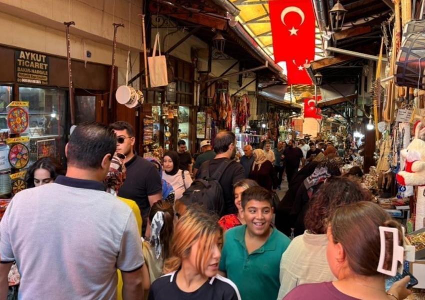 Gaziantep'in 500 yıllık senfonisi: Bakırcılar Çarşısı'nda çekiç sesleri turistleri büyülüyor!