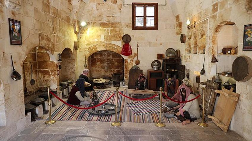 Urfa'nın tarihi konağı 'Şıra Curunu'ndan gelin odasına her şeyi saklıyor! Gaziantep'ten sonra en gözde yer oldu