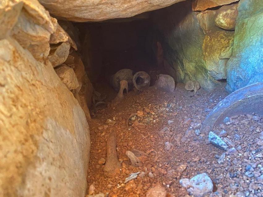 Belediye ekipleri yol kenarını kazarken keşfetti! Gizemi çözülemedi, polisler 24 saat nöbet tutuyor
