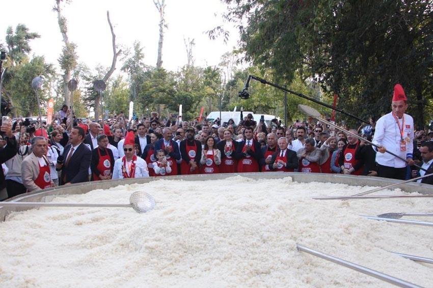 Edirne'de Topraktan Sofraya Edirne Gastronomi Festivali! Türkiye'nin en büyük tenceresinde 6 ton pilav pişirildi