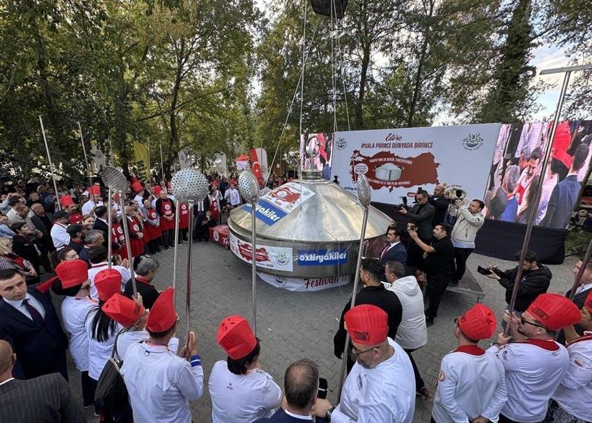 Edirne'de Topraktan Sofraya Edirne Gastronomi Festivali! Türkiye'nin en büyük tenceresinde 6 ton pilav pişirildi