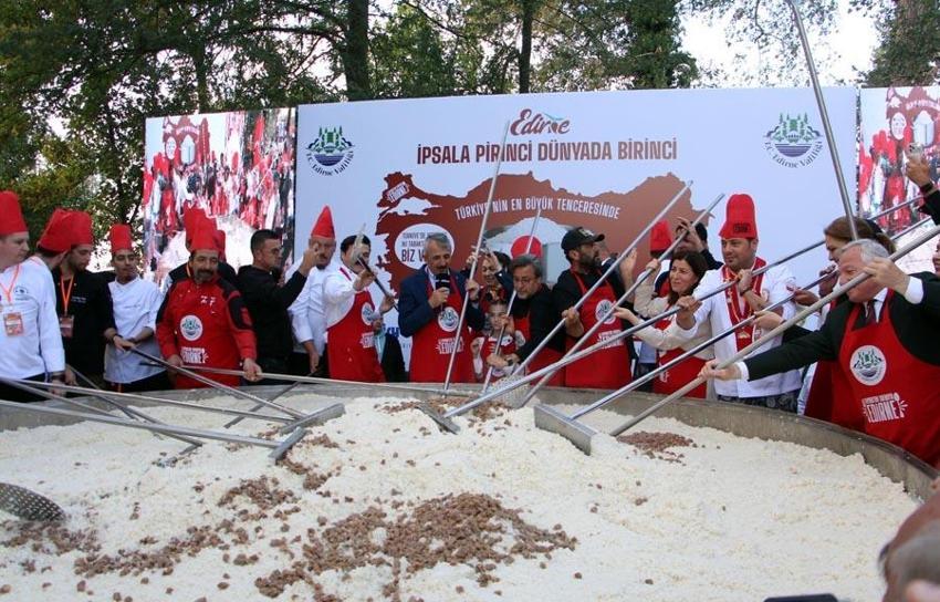 Edirne'de Topraktan Sofraya Edirne Gastronomi Festivali! Türkiye'nin en büyük tenceresinde 6 ton pilav pişirildi