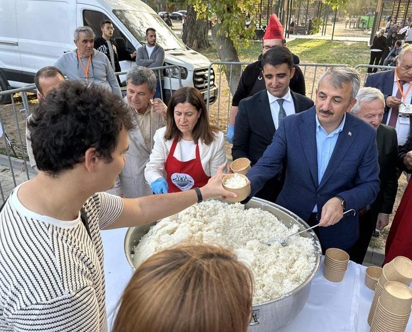 Edirne'de Topraktan Sofraya Edirne Gastronomi Festivali! Türkiye'nin en büyük tenceresinde 6 ton pilav pişirildi