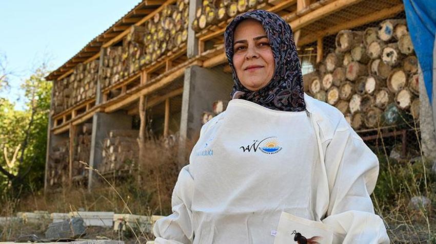 Vanlı kadınlar güçlerin birleştirip üretime başladı! Sezonun ilk hasadını yaptılar