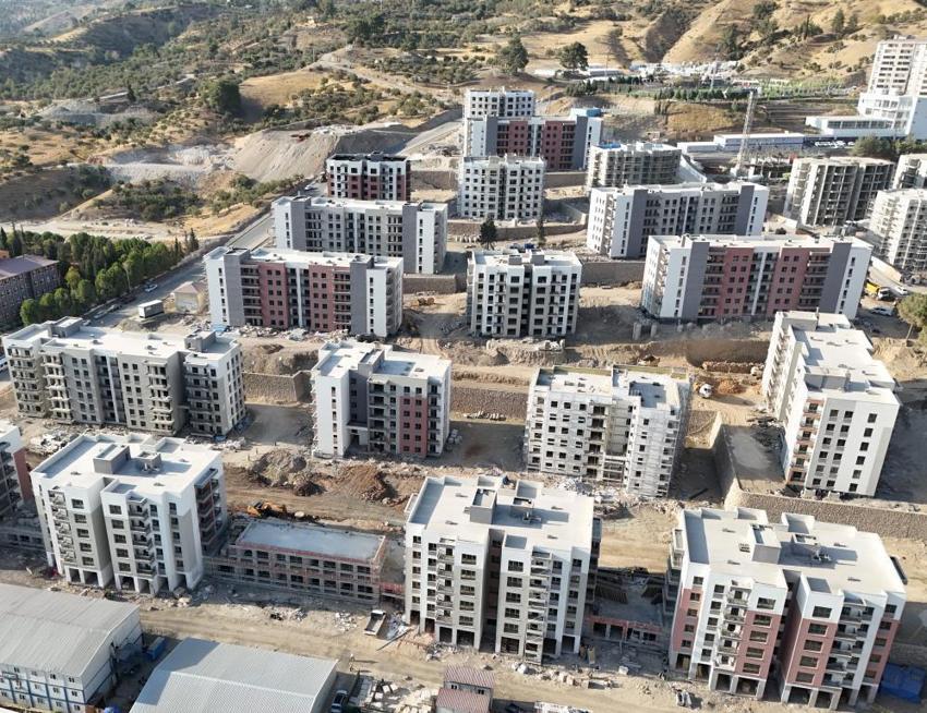Kahramanmaraş'ta deprem konutlarında sona yaklaşılıyor: Doğukent'teki 28 blok yıl sonunda teslim ediliyor!