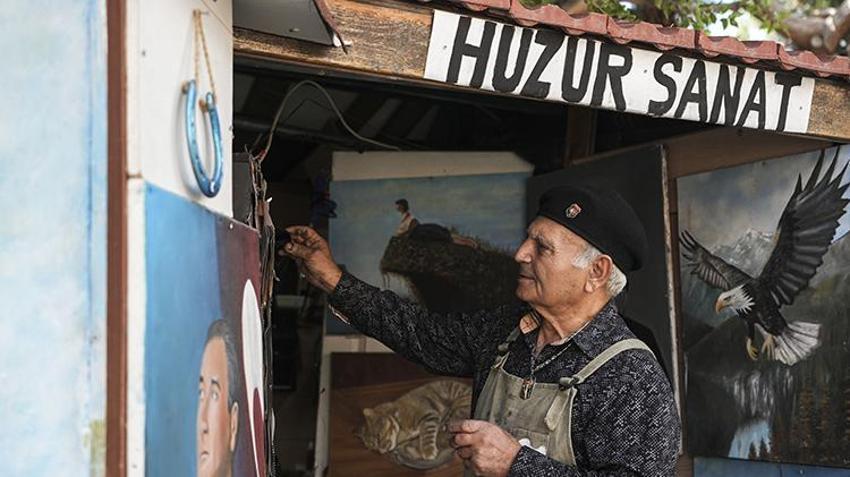 Hobisine 80 yaşında kavuştu, huzurevi bahçesini sanat galerisine çevirdi