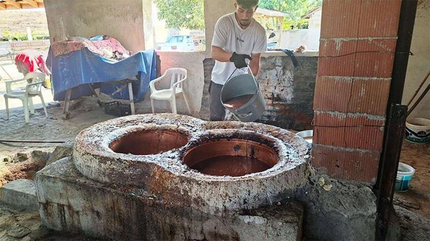 Ne makine ne de fabrika! Kazanlar kaynıyor, asırlık gelenek yaşatılıyor