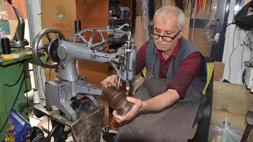 Muş'ta babasından devraldı, 45 yıldır bu işi yapıyor: Fikret usta, geleneksel mesleği tek başına yaşatıyor!