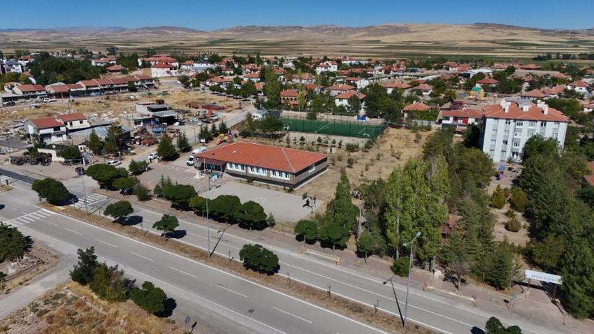 Kayseri'de ilkokul öğrencileri kendi meyve ve sebzesini kendileri yetiştiriyor!