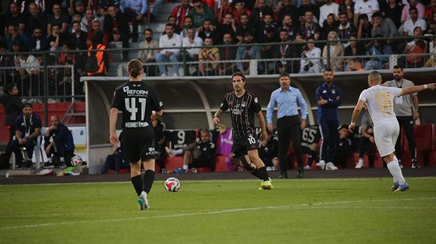 Vanspor, Amedspor'u devirdi! Hakan Kutlu olay oldu, koşarak sahaya girip yaptı