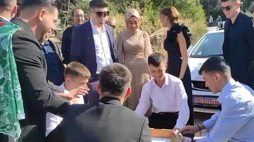 Onlar okey oynadıkça masaya para yağdı: Çorum'da böyle yol kesme görülmedi