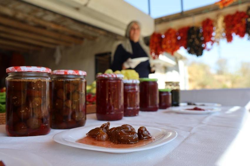 Emekli olduktan sonra köyüne yerleşti, tescilli biberden reçel yapmaya başladı! Taleplere yetişemiyor