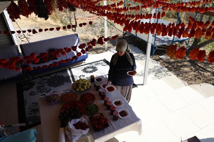 Emekli olduktan sonra köyüne yerleşti, tescilli biberden reçel yapmaya başladı! Taleplere yetişemiyor