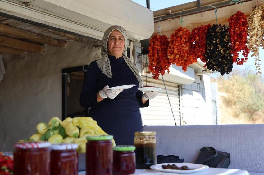 Emekli olduktan sonra köyüne yerleşti, tescilli biberden reçel yapmaya başladı! Taleplere yetişemiyor