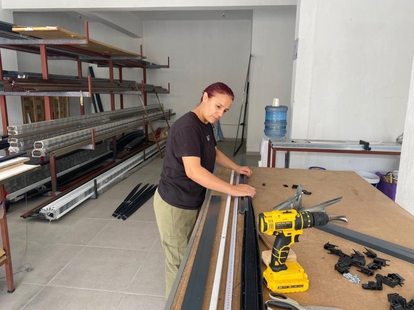 Eşi eleman bulamadı, kendisi 2 yılda usta oldu: Antalya'da sanayiye kadın eli değdi