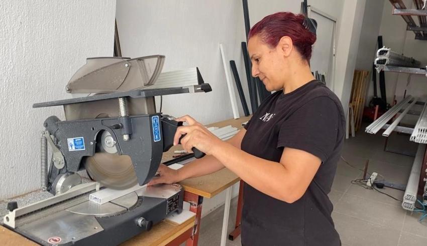 Eşi eleman bulamadı, kendisi 2 yılda usta oldu: Antalya'da sanayiye kadın eli değdi
