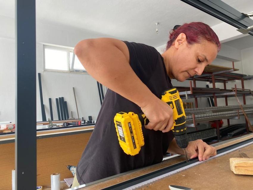 Eşi eleman bulamadı, kendisi 2 yılda usta oldu: Antalya'da sanayiye kadın eli değdi