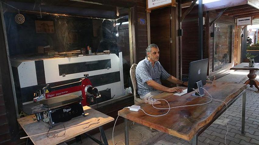 Açmayı planladığı atölyesi yıkıldı, pes etmedi! Hatayı usta, çocukları mutlu eden ahşap yapbozları yeniden üretmeye başladı