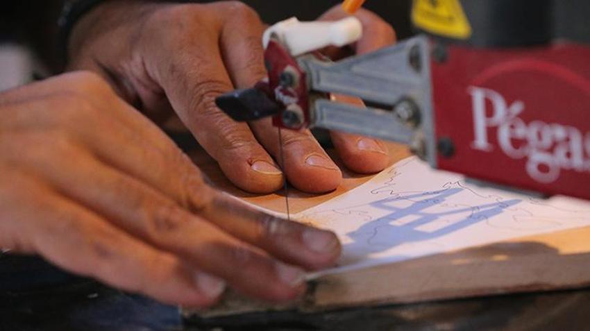 Açmayı planladığı atölyesi yıkıldı, pes etmedi! Hatayı usta, çocukları mutlu eden ahşap yapbozları yeniden üretmeye başladı