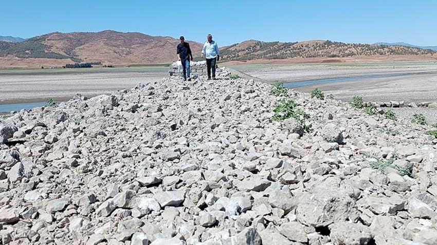 Gaziantep'te barajın su seviyesi düşünce tarihi Hicaz Demir Yolu hattı gün yüzüne çıktı