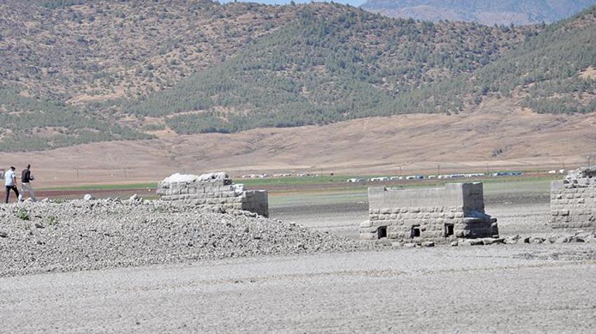 Gaziantep'te barajın su seviyesi düşünce tarihi Hicaz Demir Yolu hattı gün yüzüne çıktı