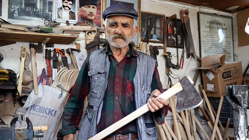 Emekli olduktan sonra boş durmamak için başladı, kazma küreğe sap yapıp Amasya'nın 'Sapçı Pala'sı oldu!