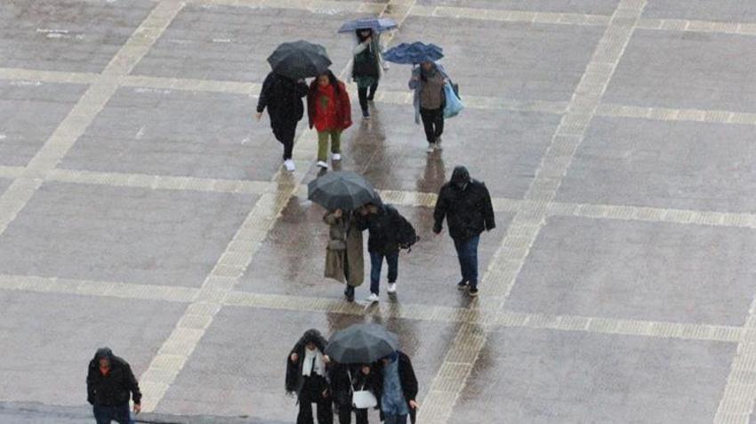 Samsun'da gece boyunca yağdı, sabah etkisini artırdı! Su birikintileri oluştu