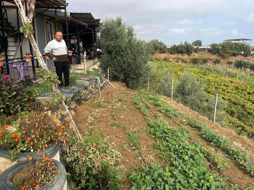 Atık lastiklerden bir dünya kurdu: Manisa'da çiçek ve sebzelere yuva oldu