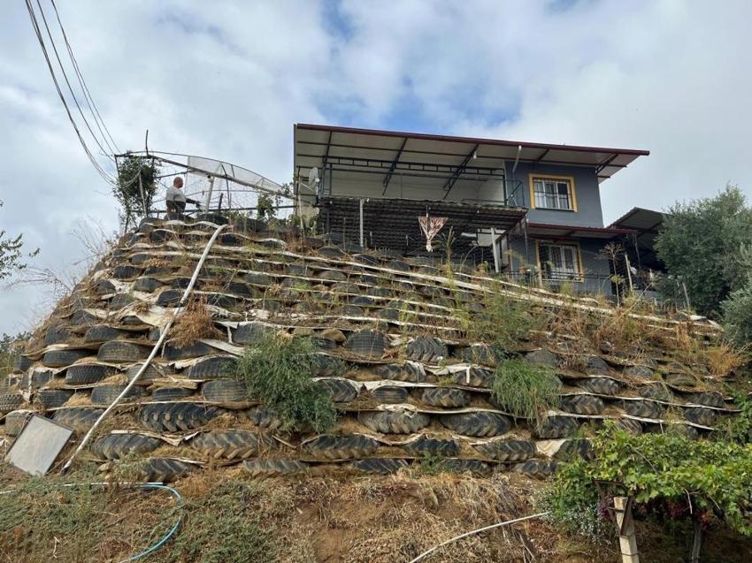 Atık lastiklerden bir dünya kurdu: Manisa'da çiçek ve sebzelere yuva oldu