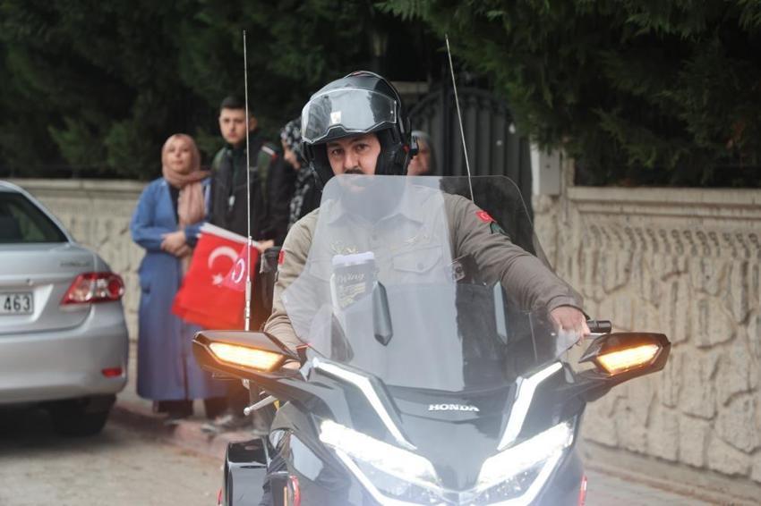 Konya’da bir evlat babasıyla yarım kalan hayali için yola çıktı! Tam 3 bin 707 kilometre