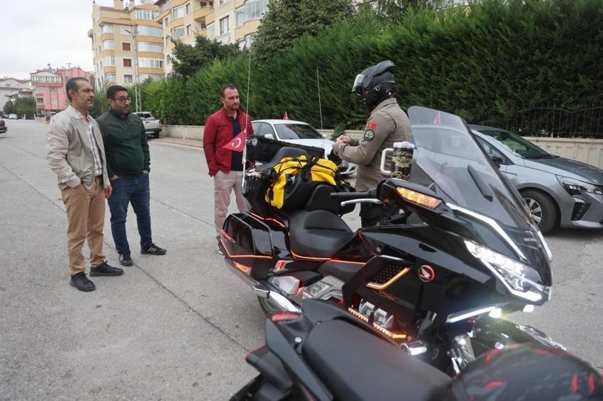 Konya’da bir evlat babasıyla yarım kalan hayali için yola çıktı! Tam 3 bin 707 kilometre
