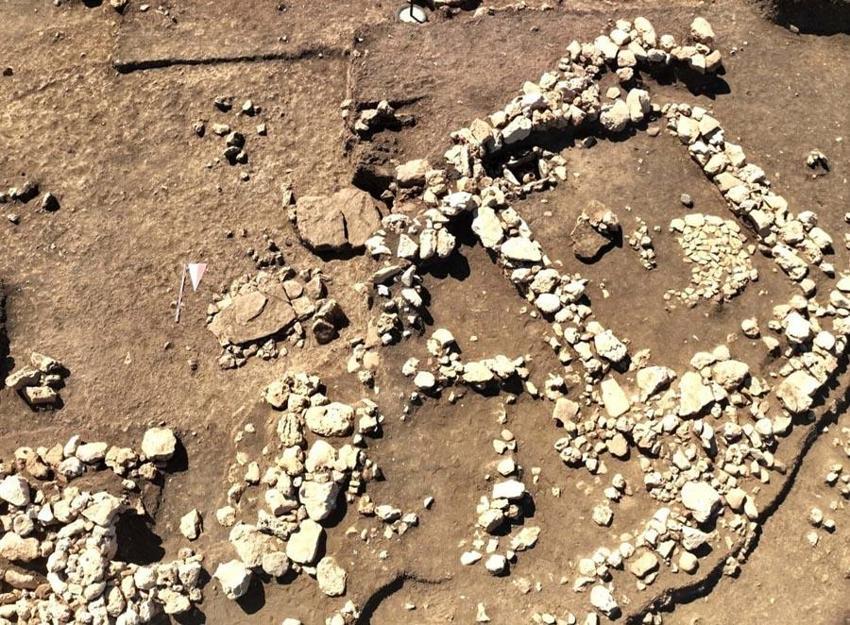 Dünya uygarlık tarihine ışık tutan 12 bin yıllık Çayönü Tepesi'nde 8 mezar gün yüzüne çıkarıldı