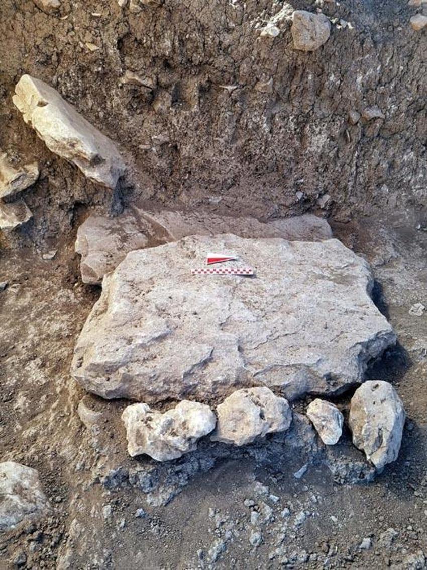 Dünya uygarlık tarihine ışık tutan 12 bin yıllık Çayönü Tepesi'nde 8 mezar gün yüzüne çıkarıldı