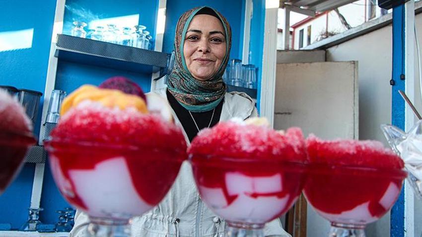 Adana'da eşi mide kanseri olan kadın ticarete atıldı! 25 kişiye iş imkanı sağladığı dükkanıyla ailesini ayakta tuttu