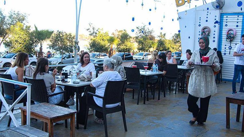 Adana'da eşi mide kanseri olan kadın ticarete atıldı! 25 kişiye iş imkanı sağladığı dükkanıyla ailesini ayakta tuttu
