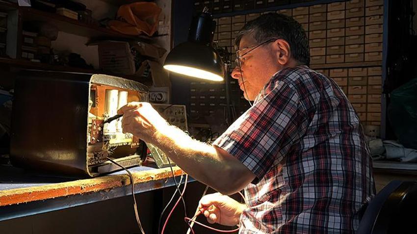 Ordu'nun 55 yıllık ustası radyolara yeniden hayat veriyor, ancak tek bir derdi var! 'Gençler bu sanatı öğrenmeli'