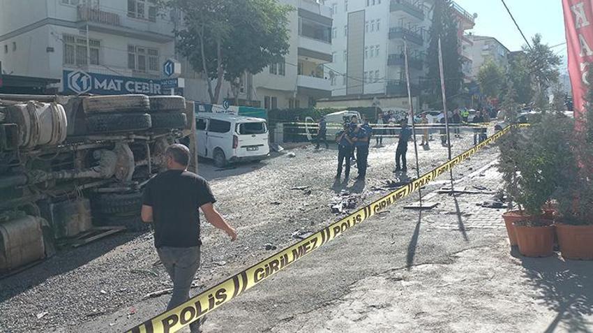 Malatya'da freni arızalanan hafriyat kamyonu onlarca aracı hurdaya çevirdi!